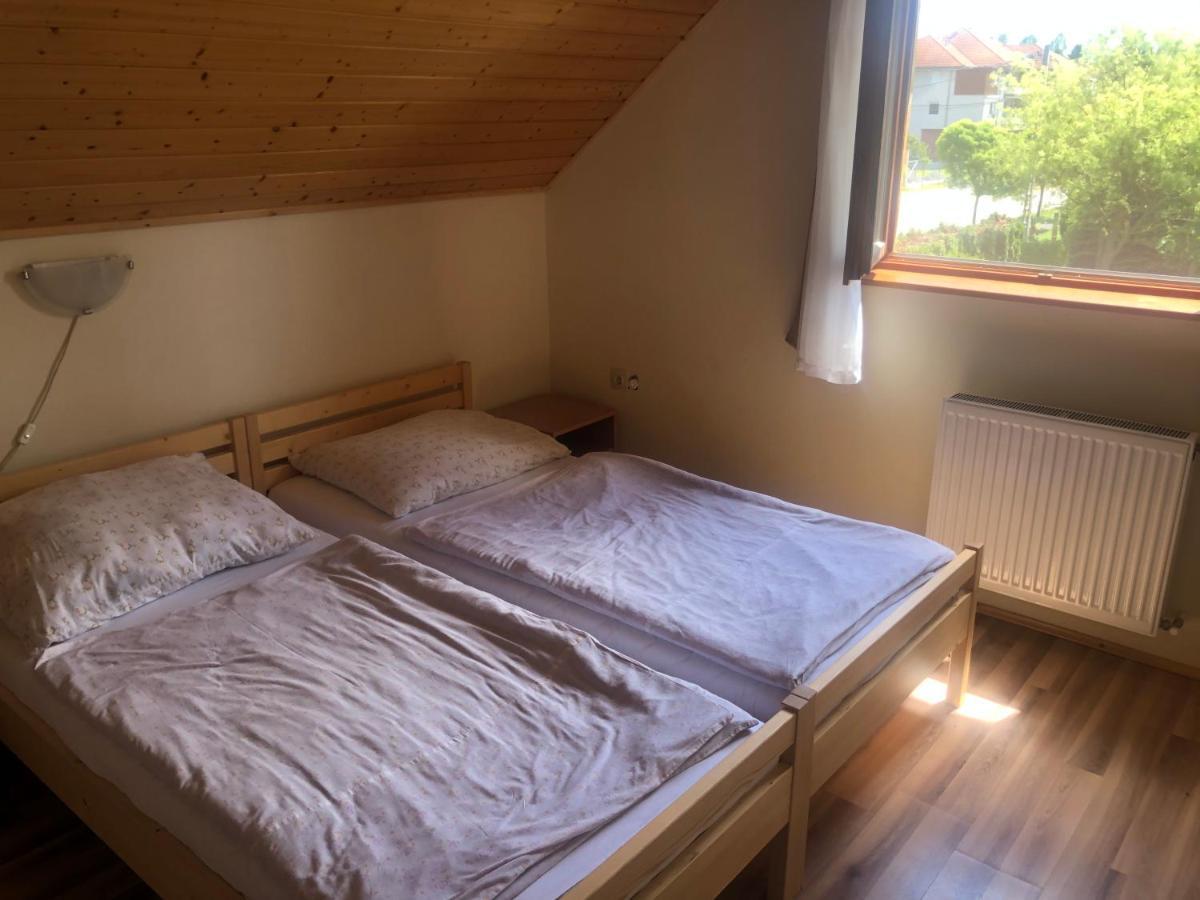 Zalakarosi Egerfa Nyaralohaz Foeldszinti Es Emeleti Apartman Exteriér fotografie