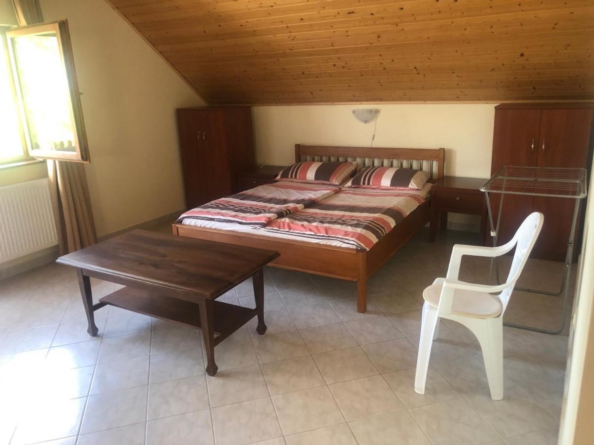 Zalakarosi Egerfa Nyaralohaz Foeldszinti Es Emeleti Apartman Exteriér fotografie