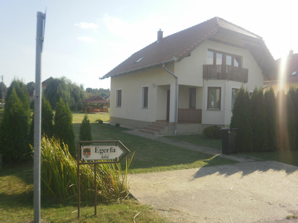 Zalakarosi Egerfa Nyaralohaz Foeldszinti Es Emeleti Apartman Exteriér fotografie