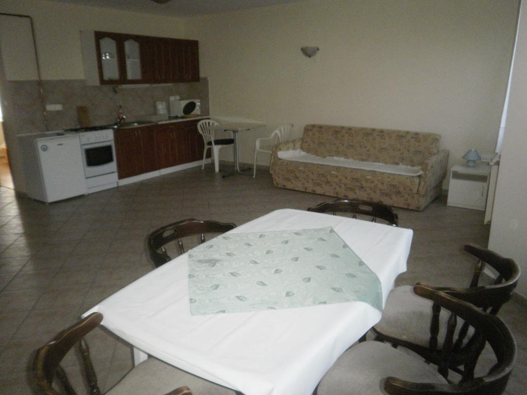 Zalakarosi Egerfa Nyaralohaz Foeldszinti Es Emeleti Apartman Pokoj fotografie