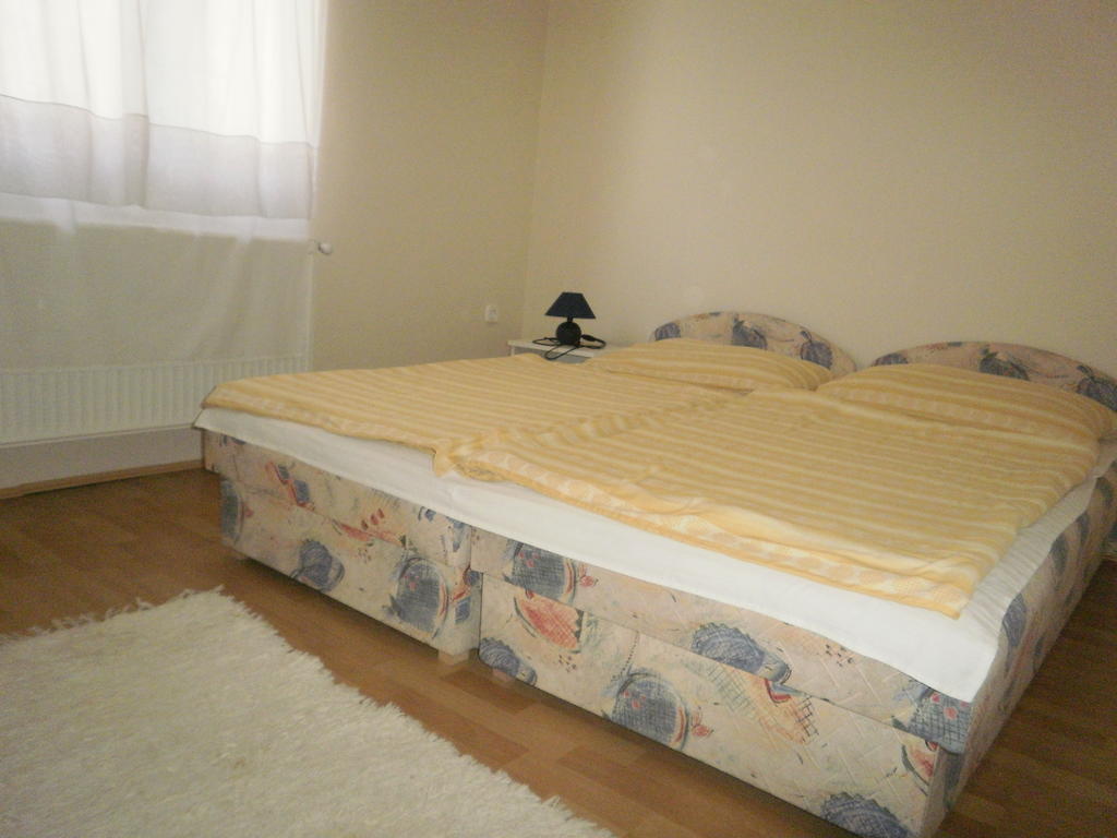 Zalakarosi Egerfa Nyaralohaz Foeldszinti Es Emeleti Apartman Pokoj fotografie