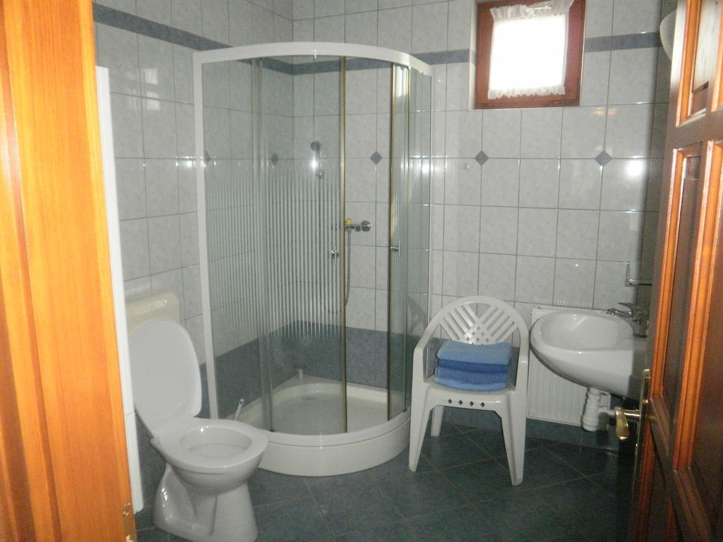 Zalakarosi Egerfa Nyaralohaz Foeldszinti Es Emeleti Apartman Pokoj fotografie